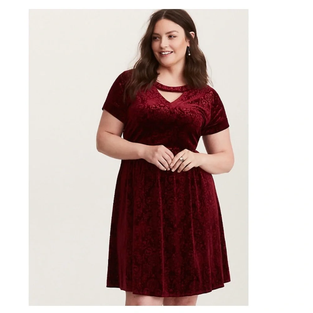 EUC Torrid Disney Mickey Mouse Red Velvet Dress 3X - Picture 3 of 16